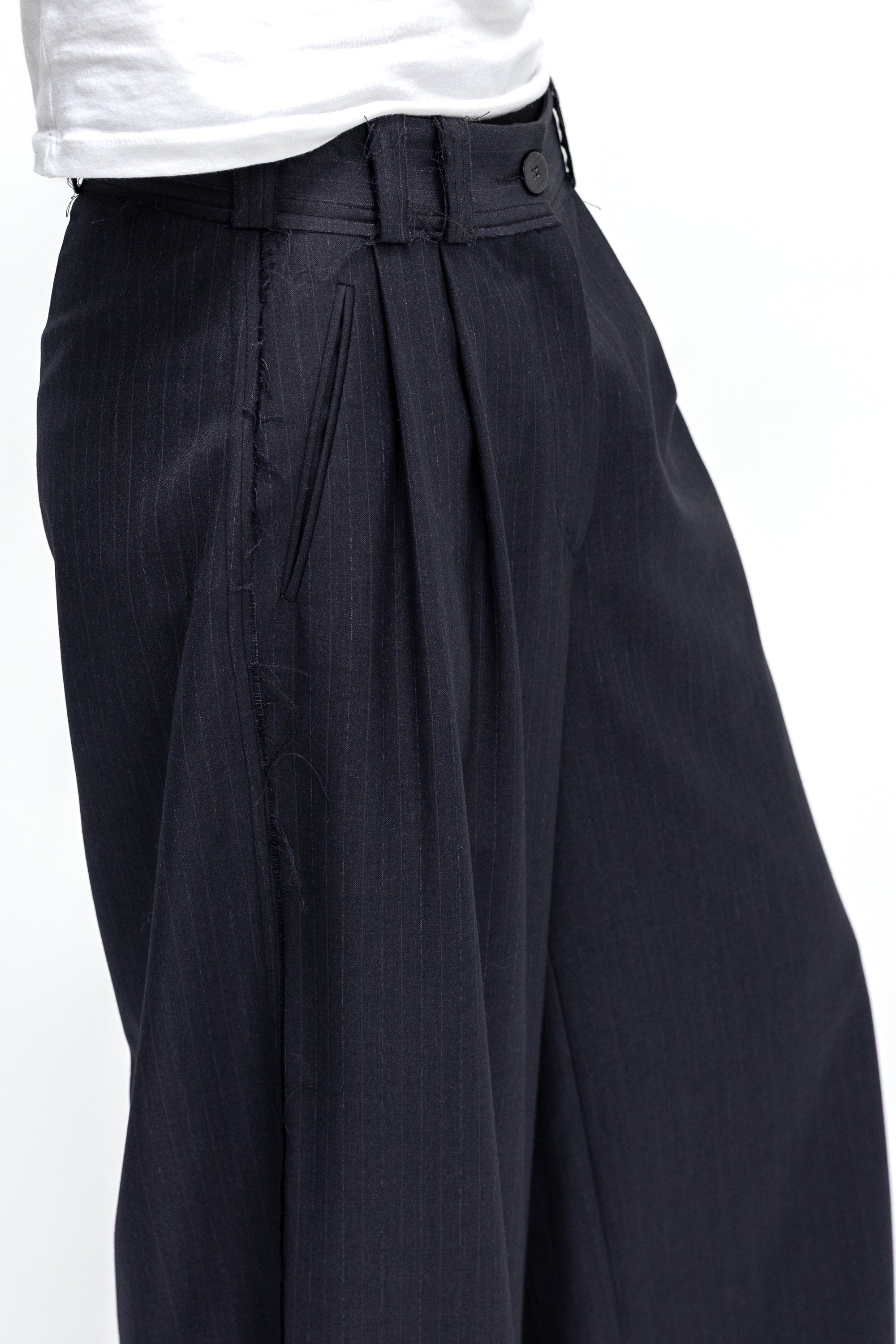 Pantaloni Bleumarin cu Dungi si Detalii Tailoring