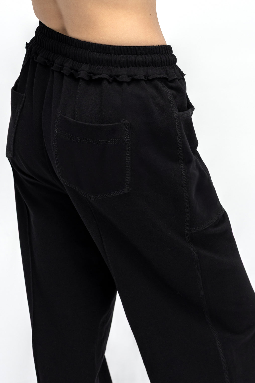 Pantaloni Negri cu Talie Elastica si Buzunare Aplicate