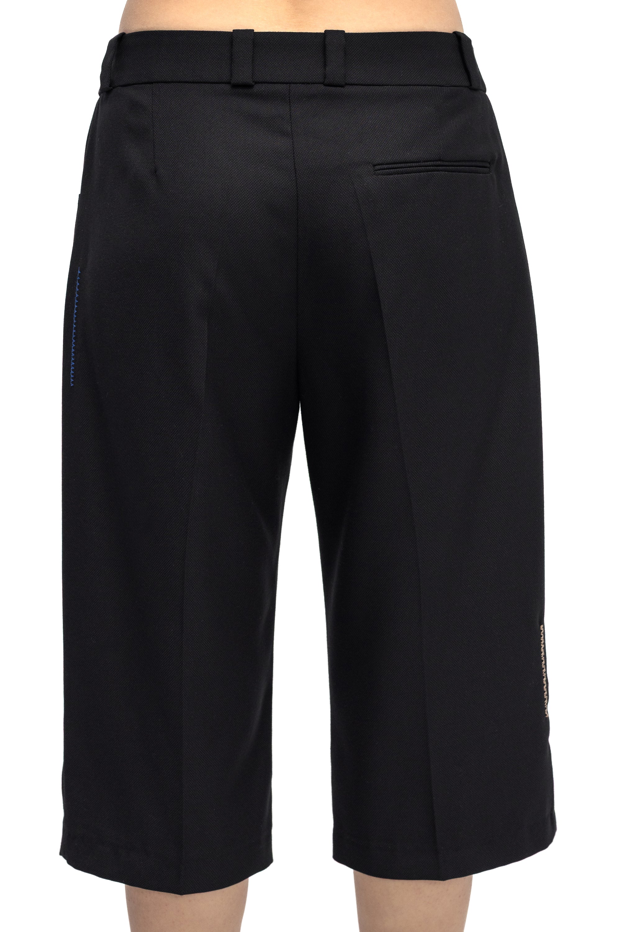 Pantaloni Negri Scurti cu Detalii cusute Manual