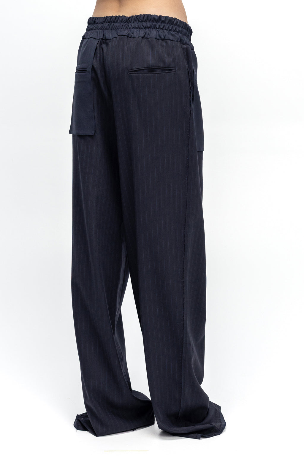 Pantaloni Din Stofa Bleumarin Cu Talie Elastica Si Buzunare Frontale Exterioare