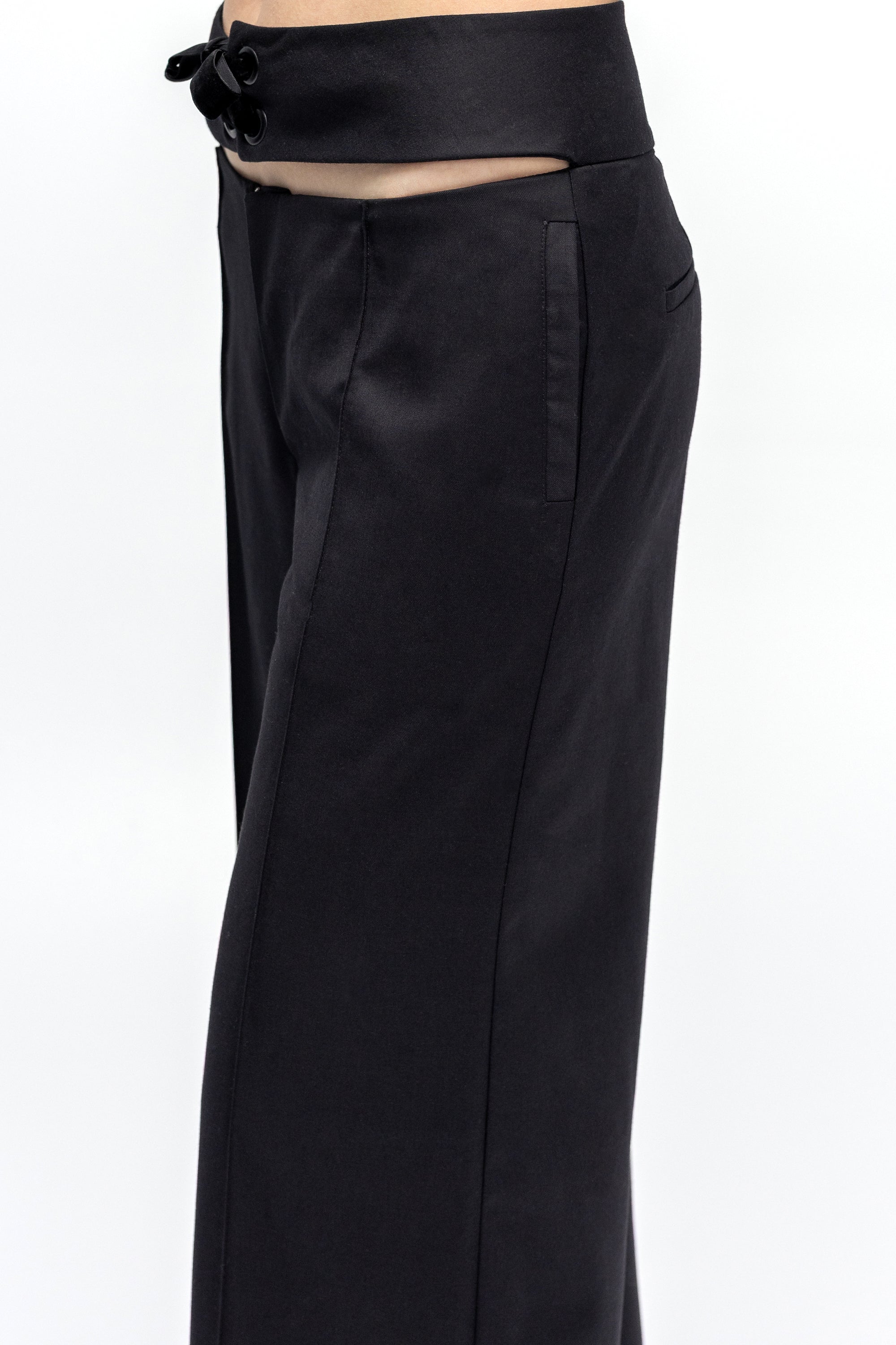 Pantaloni Negri cu Talie Inalta Decupata si Fundita