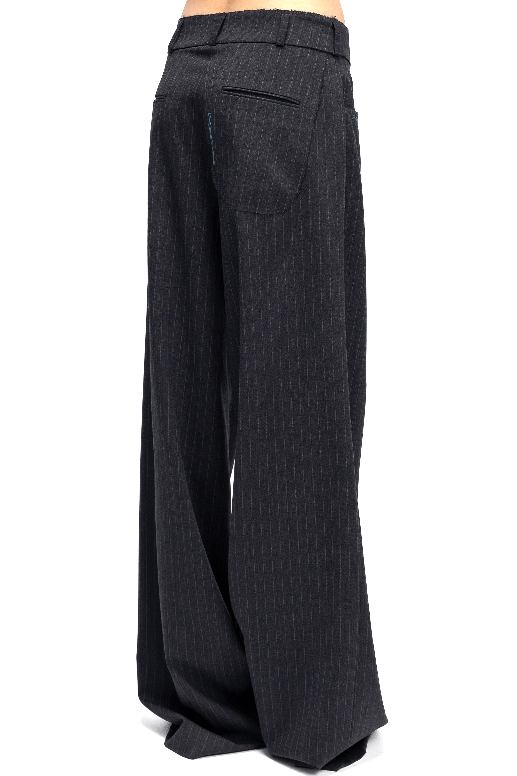 Pantaloni Gri Inchis Wide-Leg Cu Nasturi Frontali