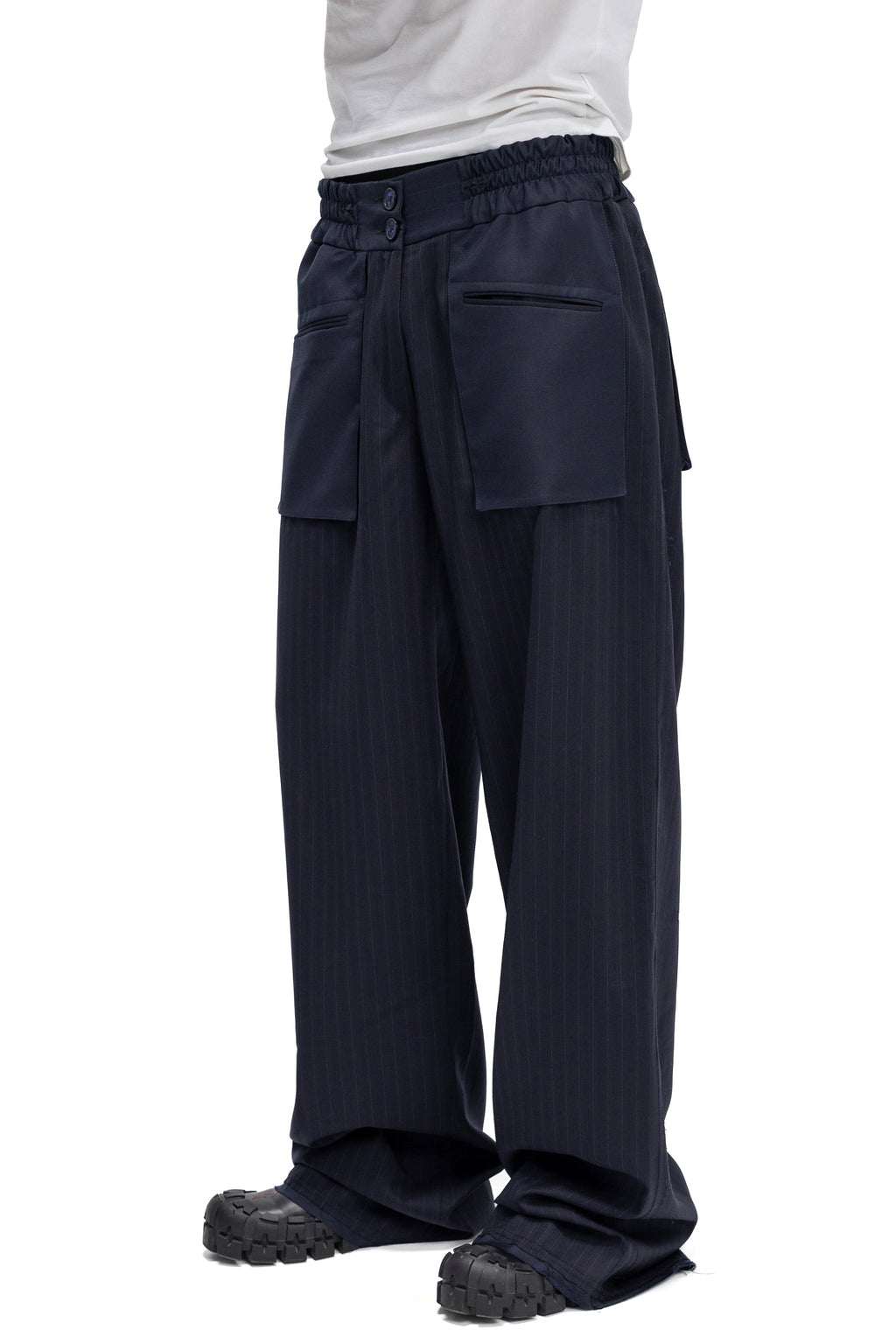 Pantaloni Din Stofa Bleumarin Cu Talie Elastica Si Buzunare Frontale Exterioare