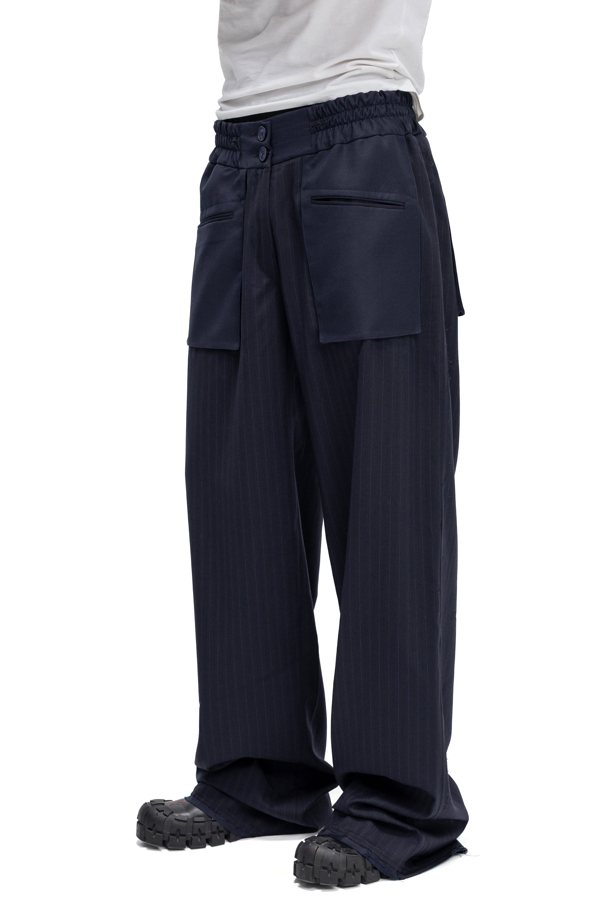 Pantaloni Din Stofa Bleumarin Cu Talie Elastica Si Buzunare Frontale Exterioare