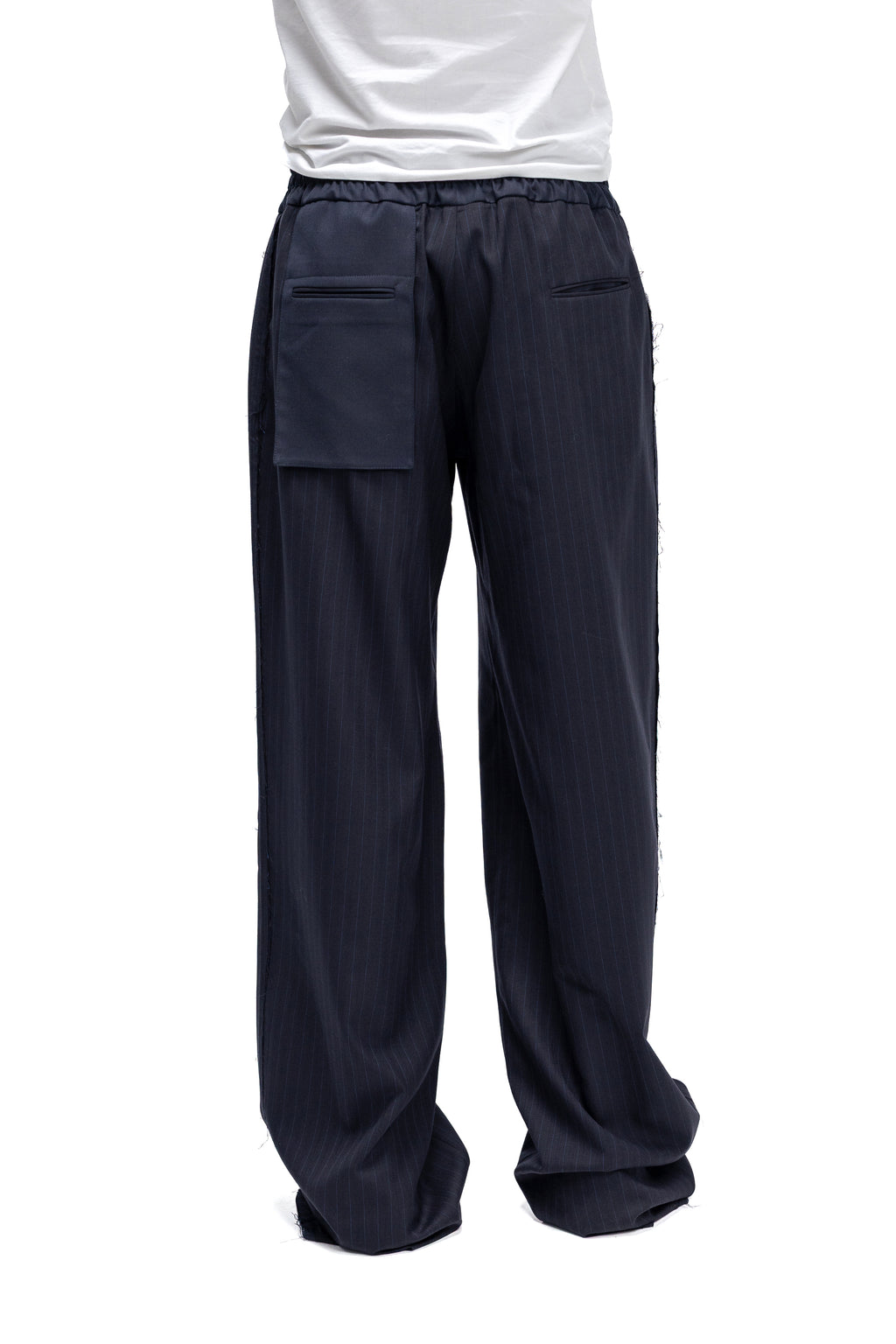 Pantaloni Din Stofa Bleumarin Cu Talie Elastica Si Buzunare Frontale Exterioare