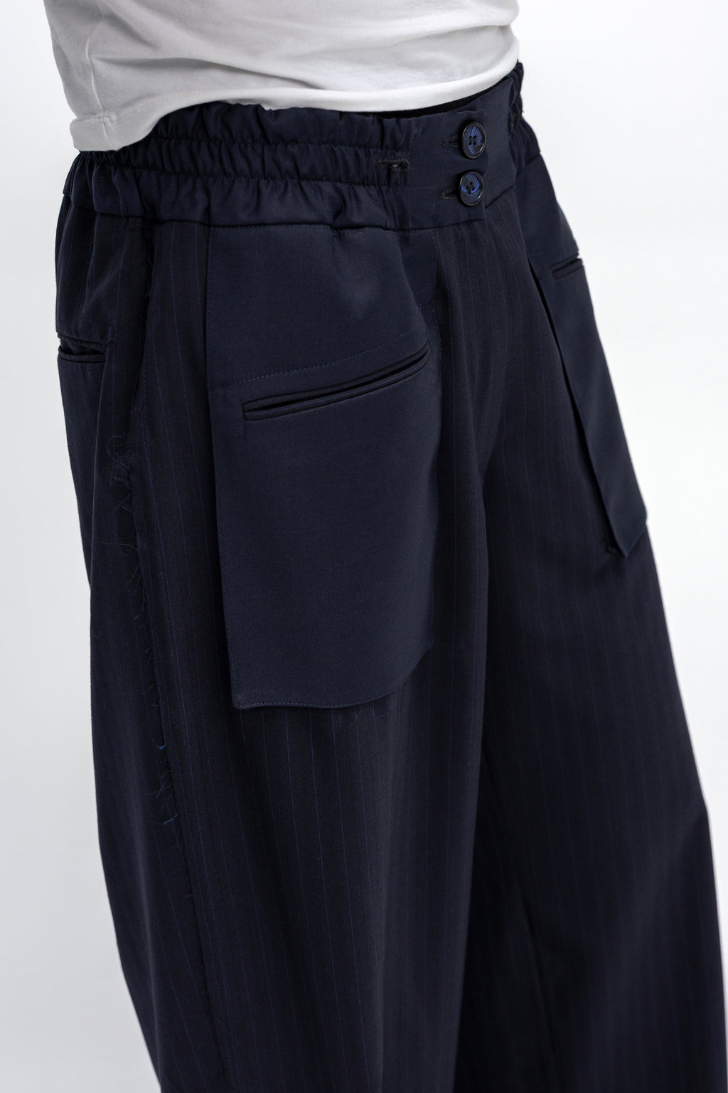 Pantaloni Din Stofa Bleumarin Cu Talie Elastica Si Buzunare Frontale Exterioare