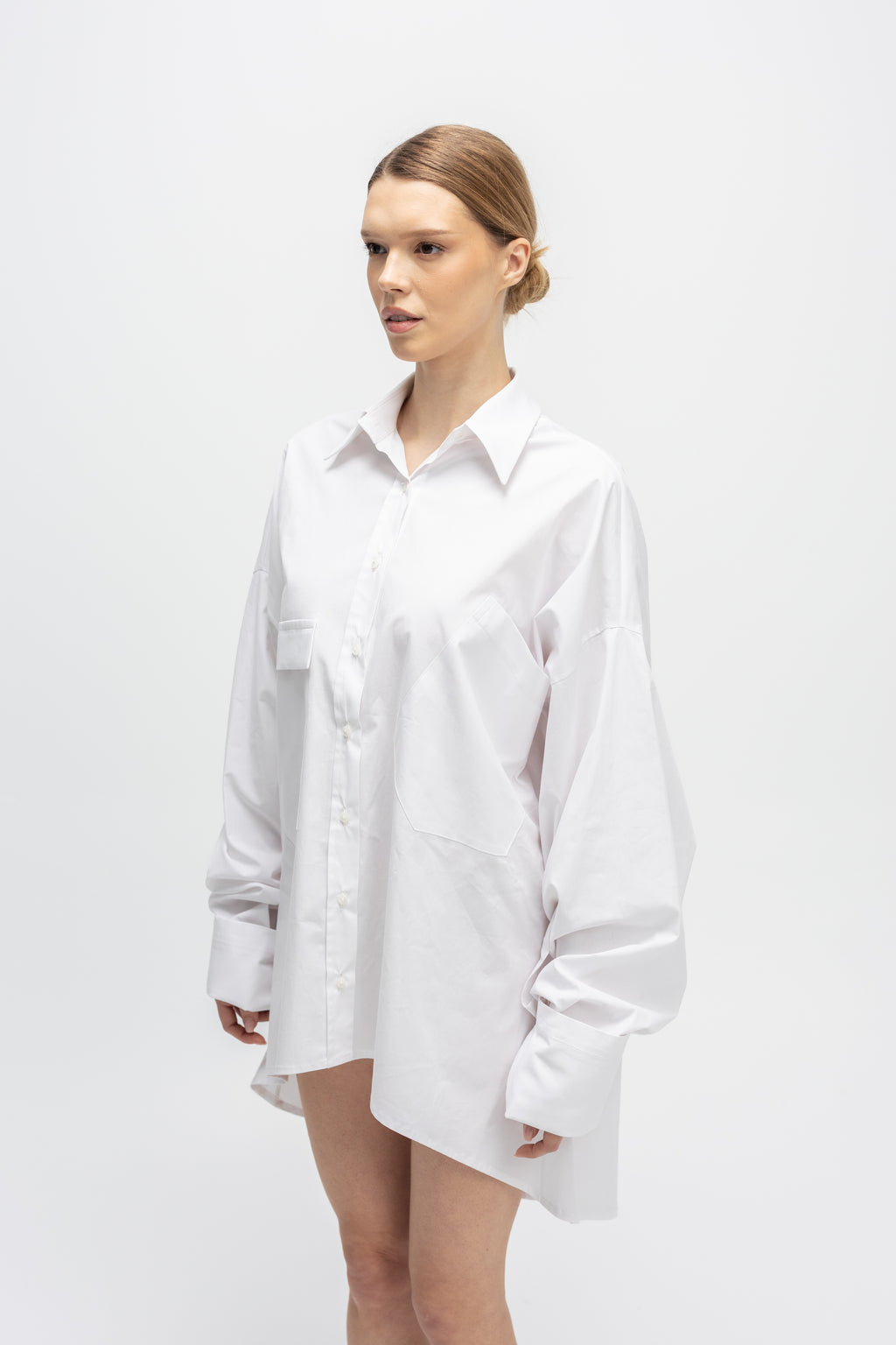 Camasa Alba Oversized cu Maneci Ample si Croiala Lunga