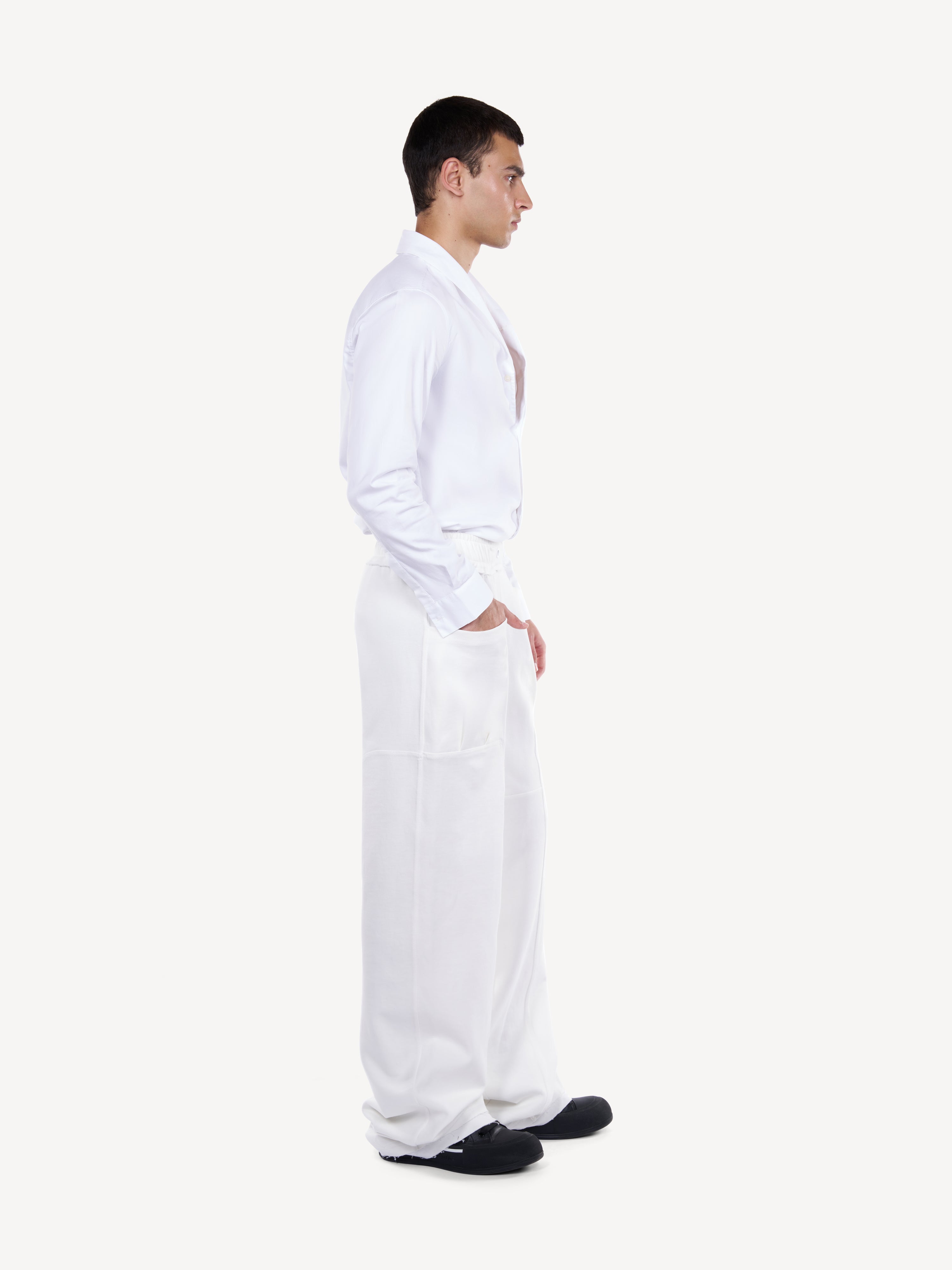 Pantaloni wide-leg albi cu buzunare cargo